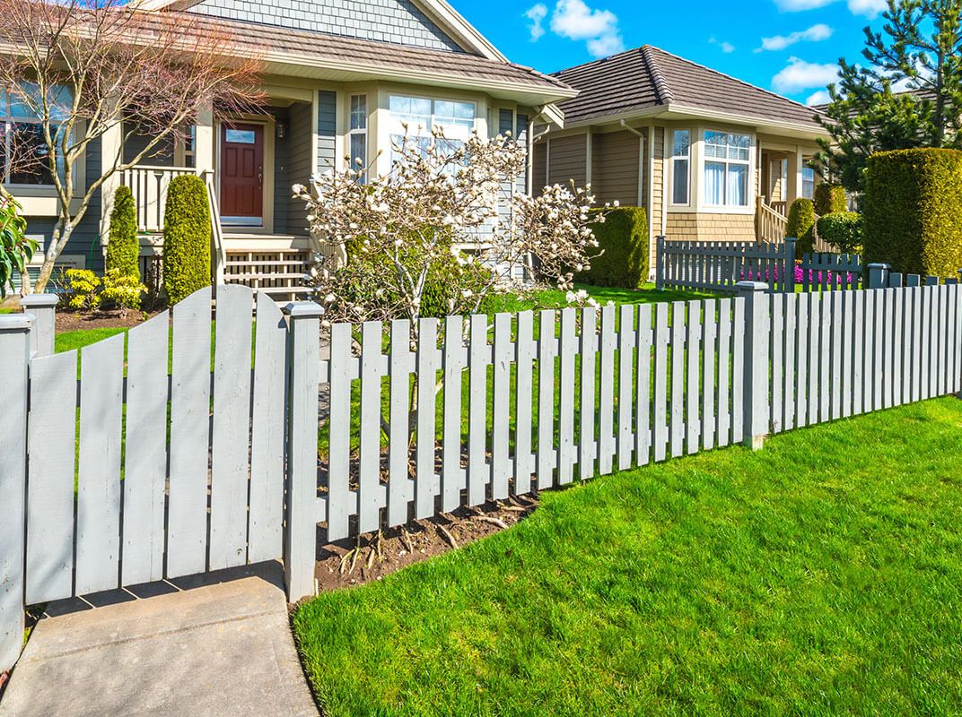 Vinyl vs. Wood Fencing: What Is the Difference and Which One Is Right for You? 